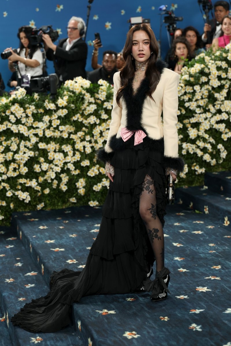 Freen-Sarocha-no-Met-Gala-4 Quem é Freen Sarocha? De GAP ao Met Gala e The Air