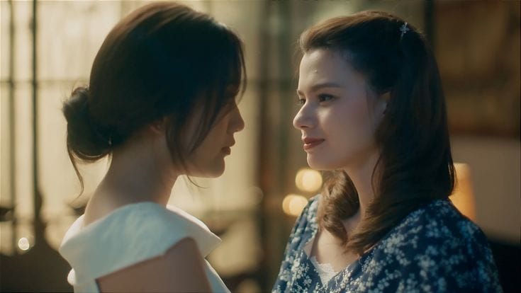 Freenbecky-em-The-loyal-pin FreenBecky, Freen Sarocha e Becky Armstrong, quem decide? Elas (sempre)