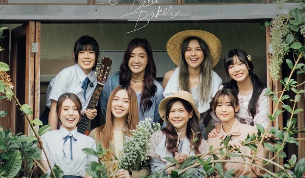 The-Cheese-Sisters-–-poster-oficial-do-Studio-Commuan-1024x598 O que é BNK48? Entenda o grupo por onde passaram tantas atrizes de GL